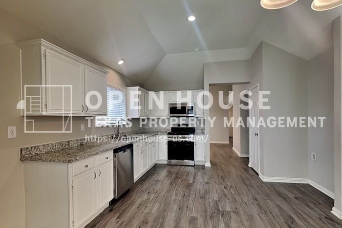 1012 Silent Dr - Photo 7 of 20