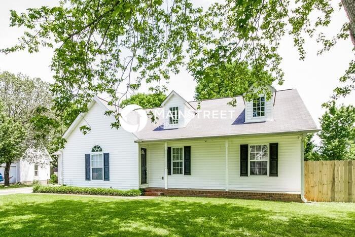 1311 Amberwood Cir - Photo 2 of 15