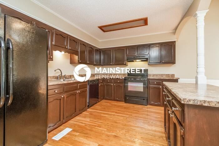 1311 Amberwood Cir - Photo 6 of 15