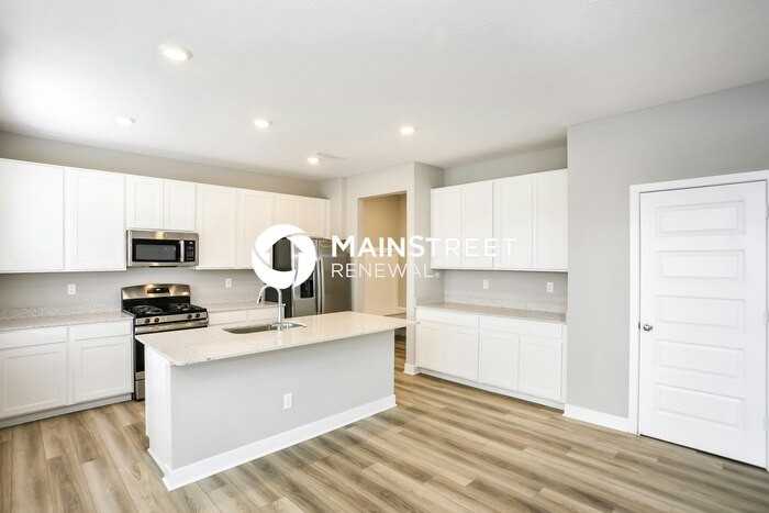 1937 Goodwin Pl - Photo 5 of 17