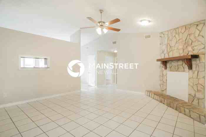 1329 Truman Dr - Photo 3 of 15