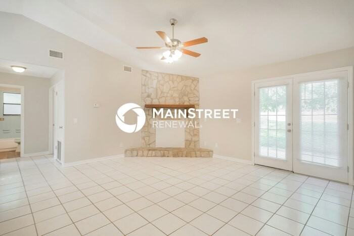 1329 Truman Dr - Photo 4 of 15