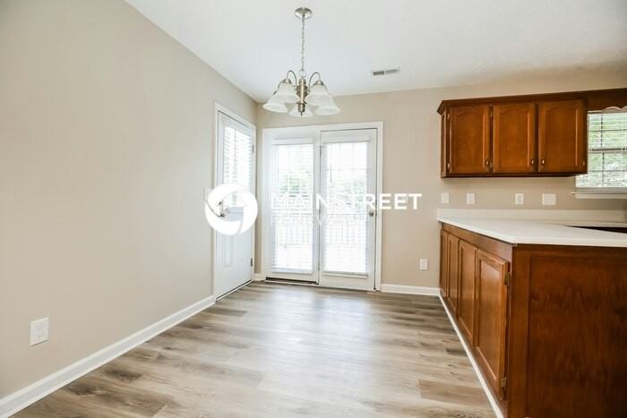 214 Riverwood Dr - Photo 5 of 16