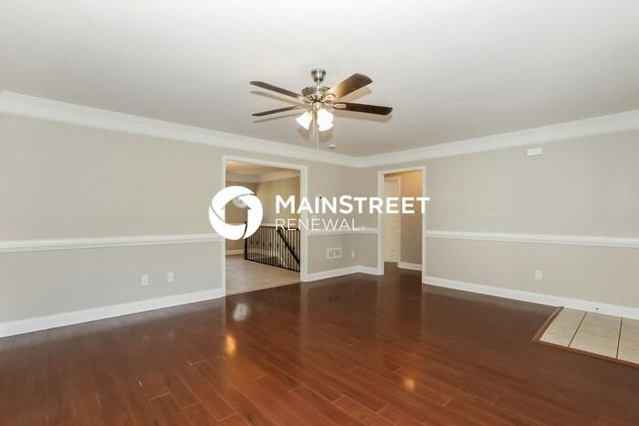 2207 Clarendon Ct Ne - Photo 5 of 17