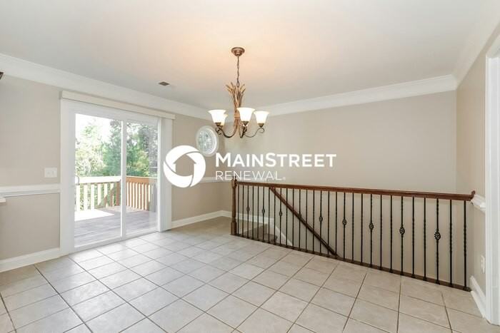 2207 Clarendon Ct Ne - Photo 6 of 17