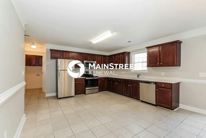 2207 Clarendon Ct Ne - Photo 7 of 17