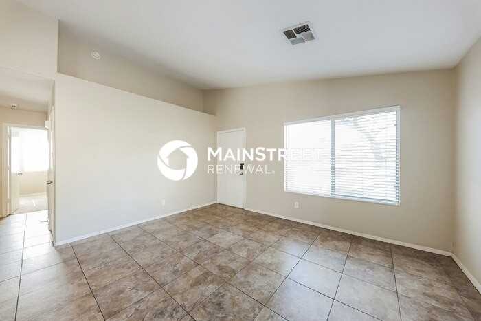 7049 N 41st Ln - Photo 4 of 16