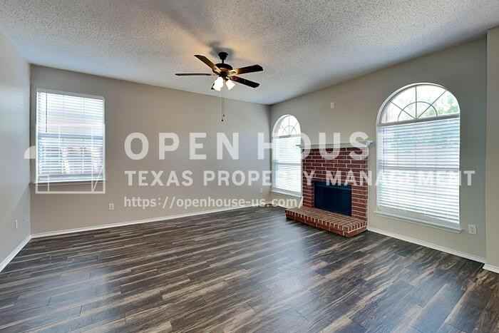 766 Whitman Pl - Photo 4 of 20