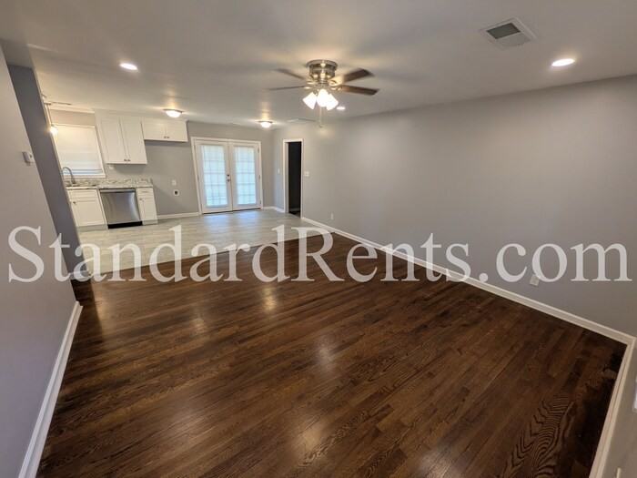 4404 Currie Ct - Photo 2 of 14