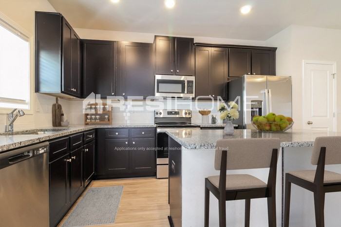 1236 Simmons Ridge Ln - Photo 4 of 19