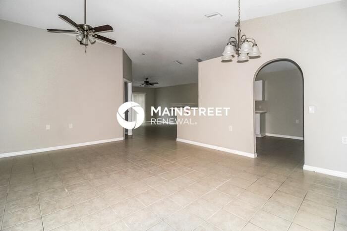 372 Breezeway Dr - Photo 2 of 15