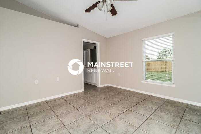 372 Breezeway Dr - Photo 7 of 15