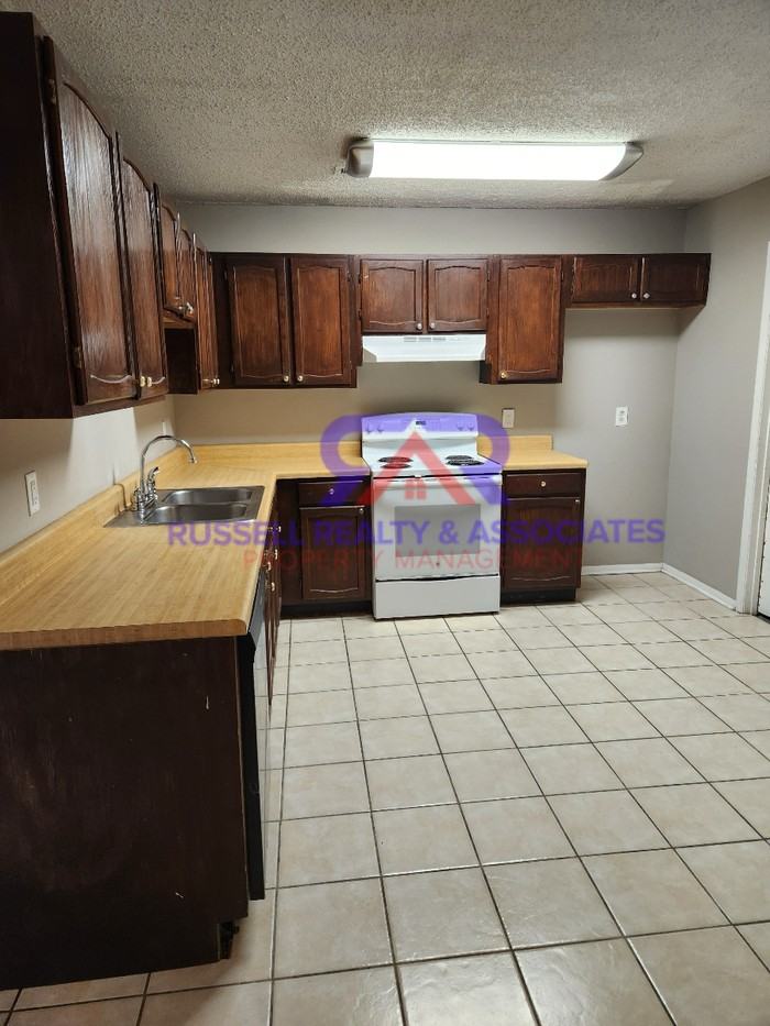 1931 Springlake Ct - Photo 3 of 8