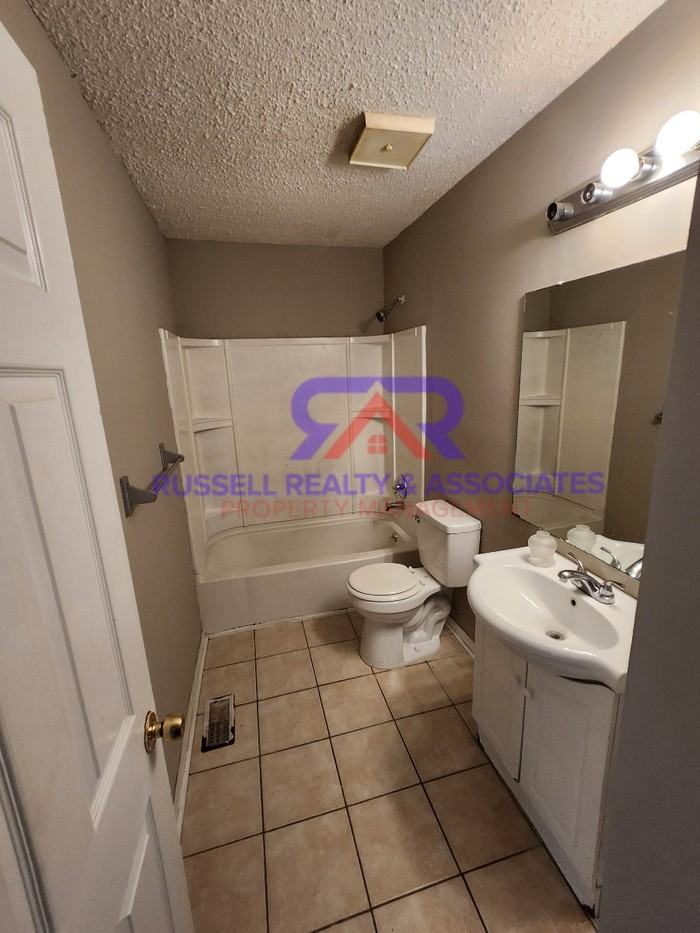 1931 Springlake Ct - Photo 7 of 8