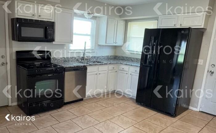 2543 Pontchartrain Dr - Photo 6 of 24