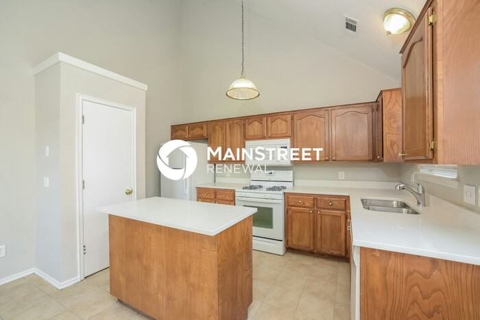 1803 Sw 24th St - Photo 6 of 17