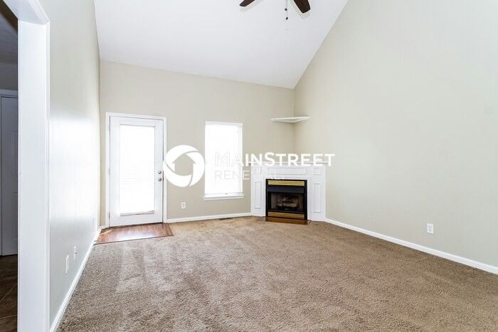 10721 Waycross Ave - Photo 4 of 15