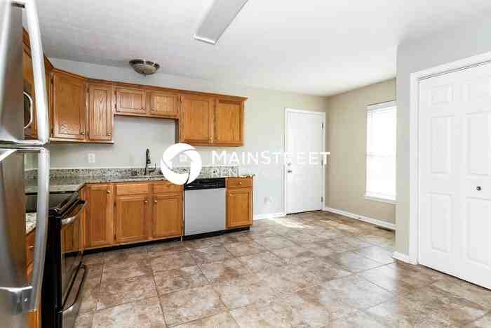 10721 Waycross Ave - Photo 6 of 15