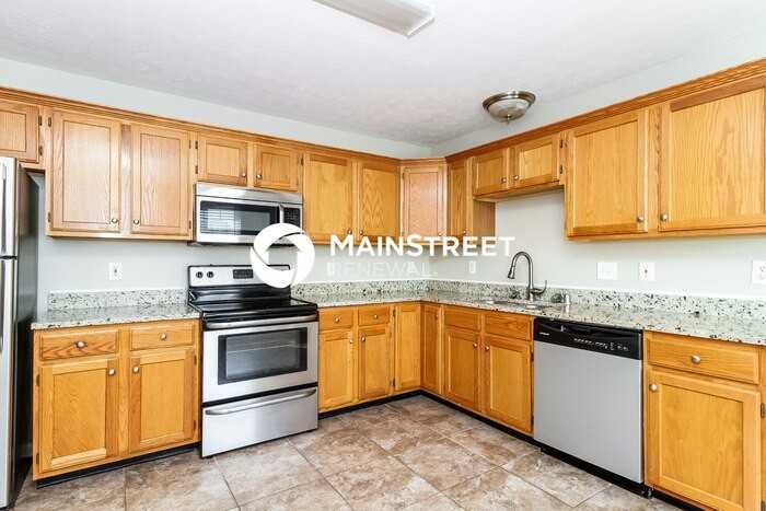 10721 Waycross Ave - Photo 7 of 15