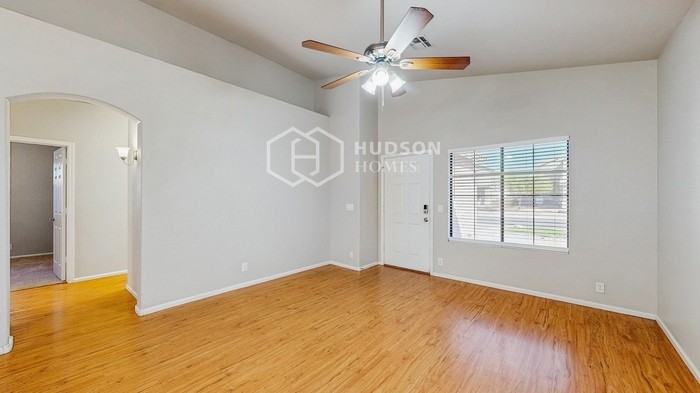 8879 W Laurel Ln - Photo 2 of 25