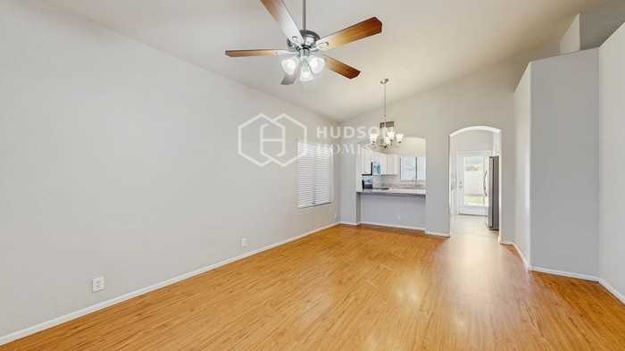 8879 W Laurel Ln - Photo 4 of 25