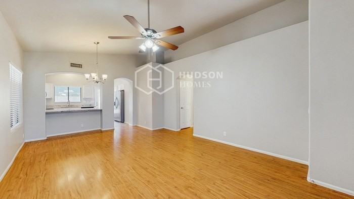 8879 W Laurel Ln - Photo 5 of 25