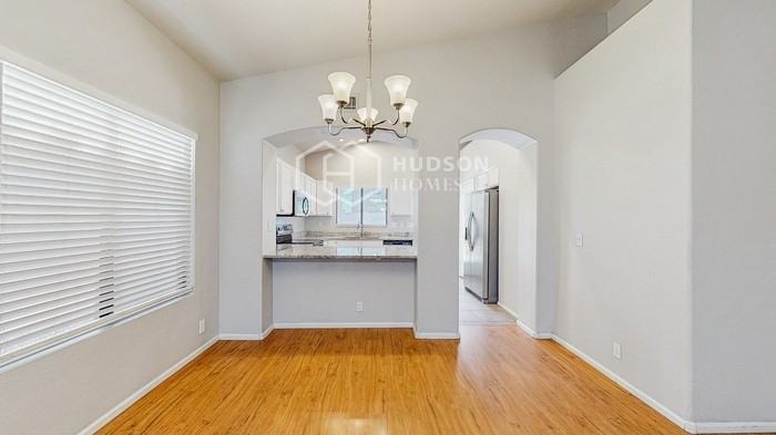 8879 W Laurel Ln - Photo 6 of 25