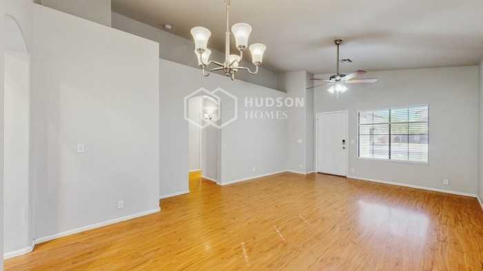 8879 W Laurel Ln - Photo 7 of 25