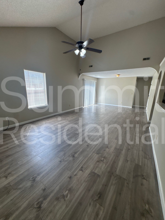 1119 Huger St - Photo 3 of 20