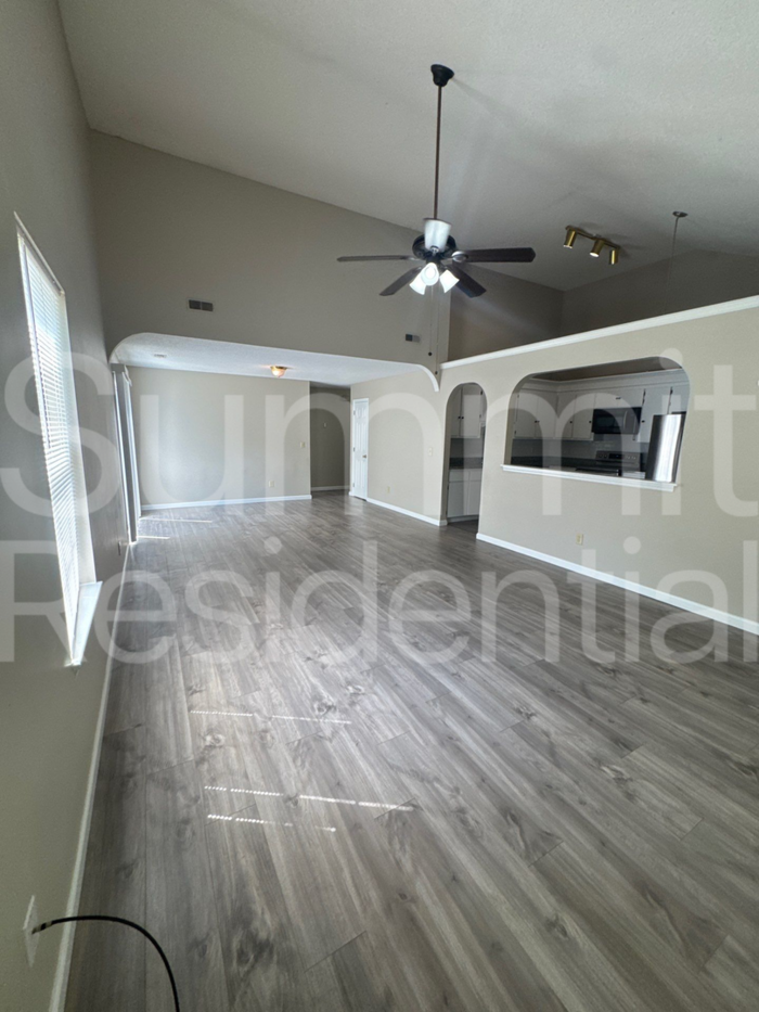 1119 Huger St - Photo 4 of 20