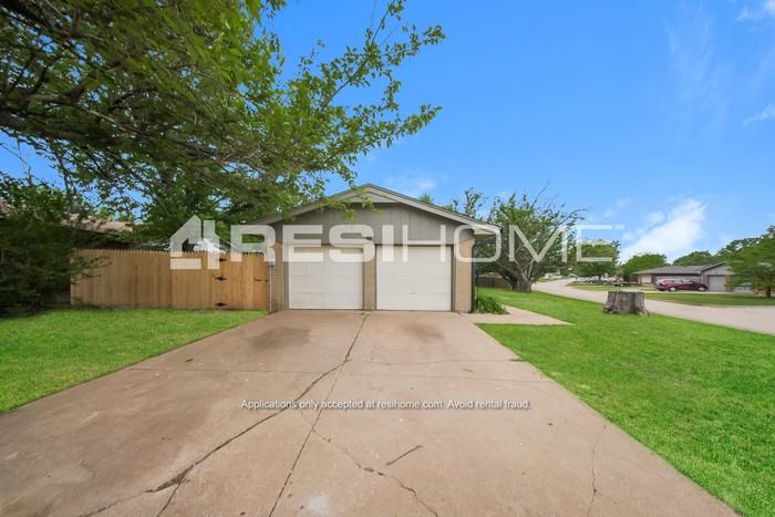 1832 Gale - Photo 4 of 7