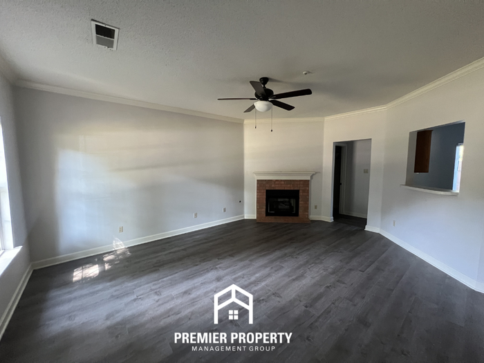 8516 Farmington Blvd - Photo 2 of 13