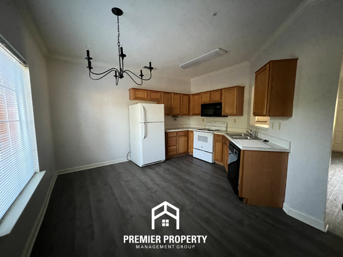 8516 Farmington Blvd - Photo 4 of 13