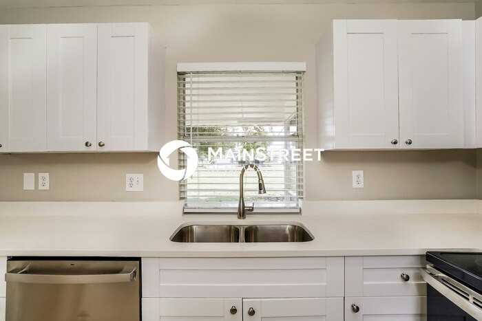 1314 Sw 33rd St - Photo 5 of 16