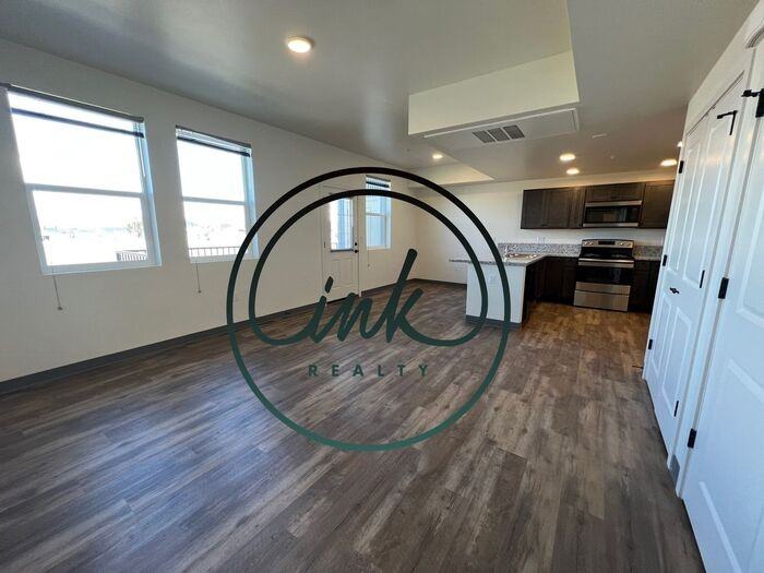 1261 Crestmore Dr #212 - Photo 2 of 9