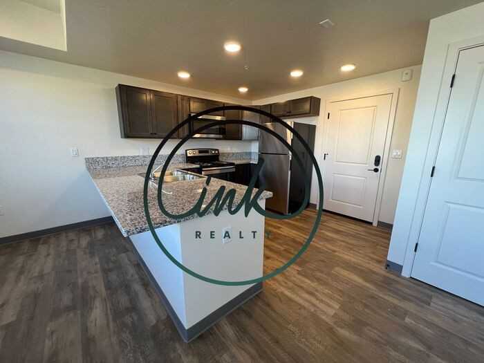 1261 Crestmore Dr #212 - Photo 3 of 9