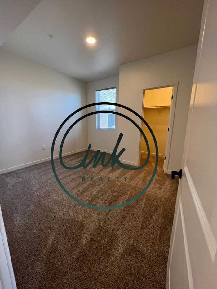 1261 Crestmore Dr #212 - Photo 4 of 9