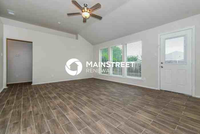 1501 Kelly Ln - Photo 4 of 17