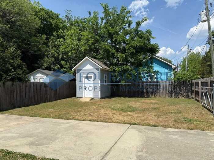 617 E Lenoir St - Photo 4 of 24