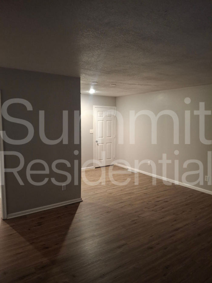 8001 E 89th Ter - Photo 5 of 12