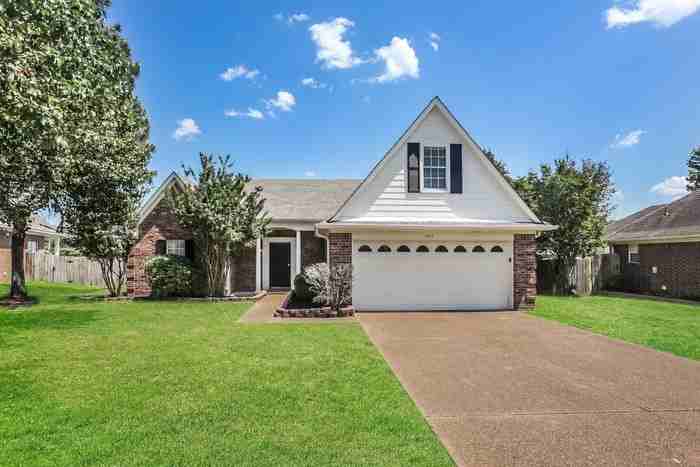 6916 Greyhawk Cv N