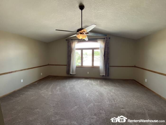 737 Kitterman Cir - Photo 6 of 22