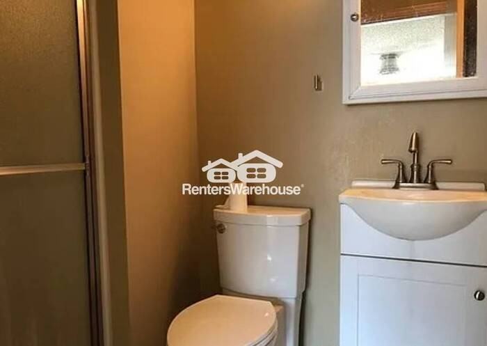 4820 Underwood Ln N #E - Photo 5 of 14