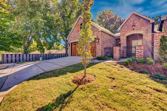 2420 W Imperial Ct - Photo 3 of 31