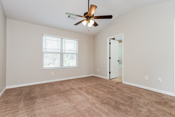 929 Justice Dr - Photo 4 of 17