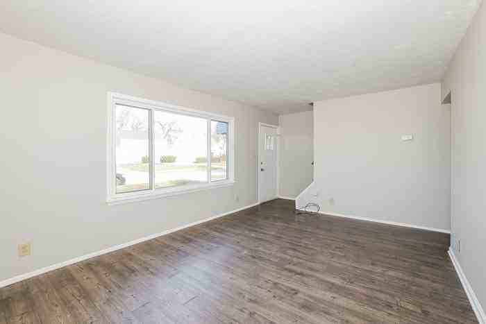 26900 Zeman Ave - Photo 2 of 15