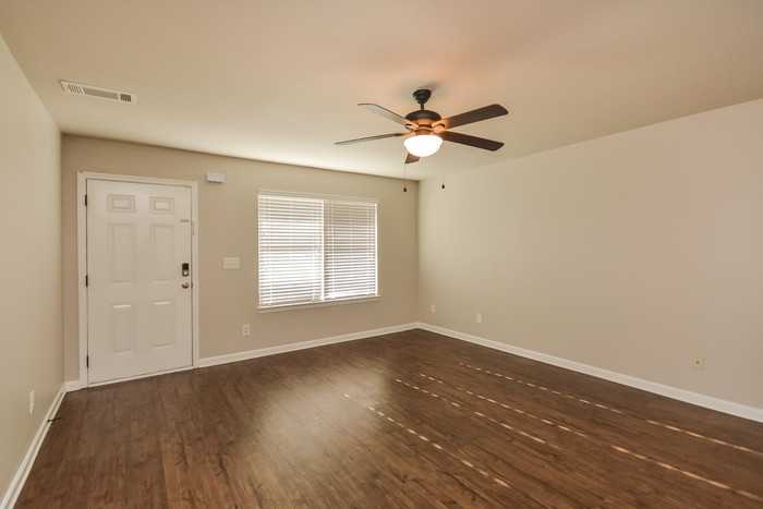 1110 Jury Ct - Photo 5 of 16