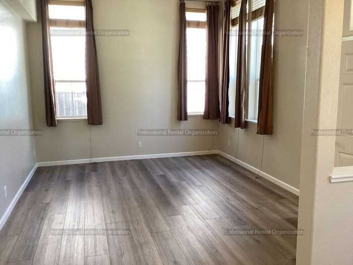 2921 W Creek Ln - Photo 3 of 25