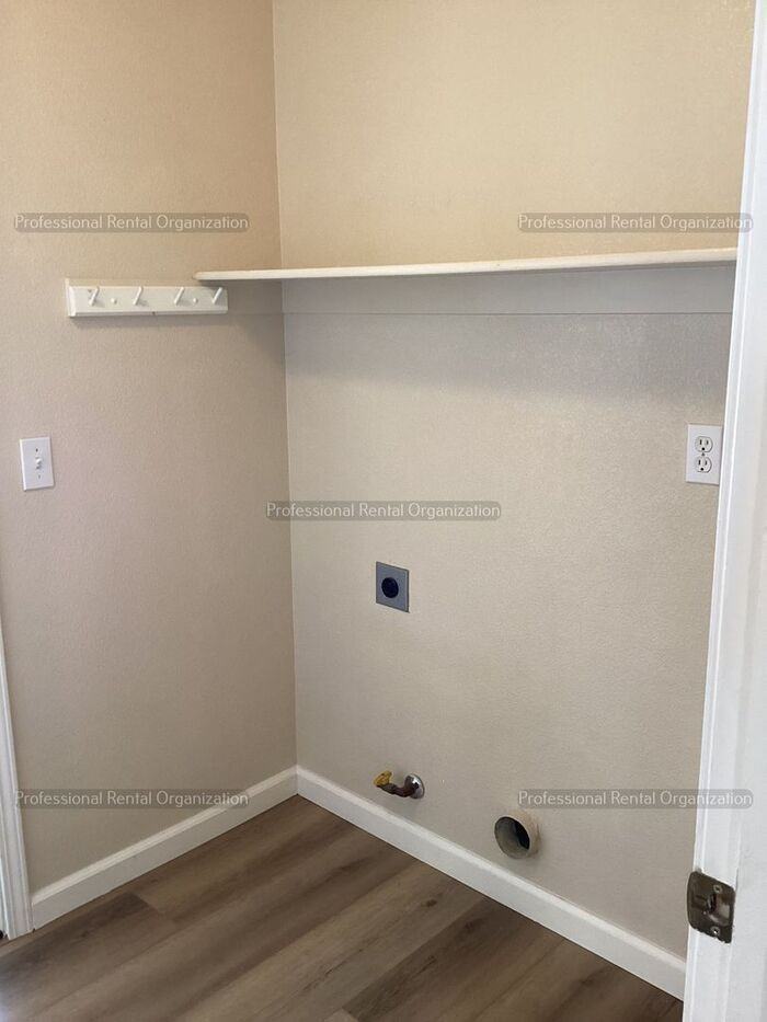 2921 W Creek Ln - Photo 7 of 25