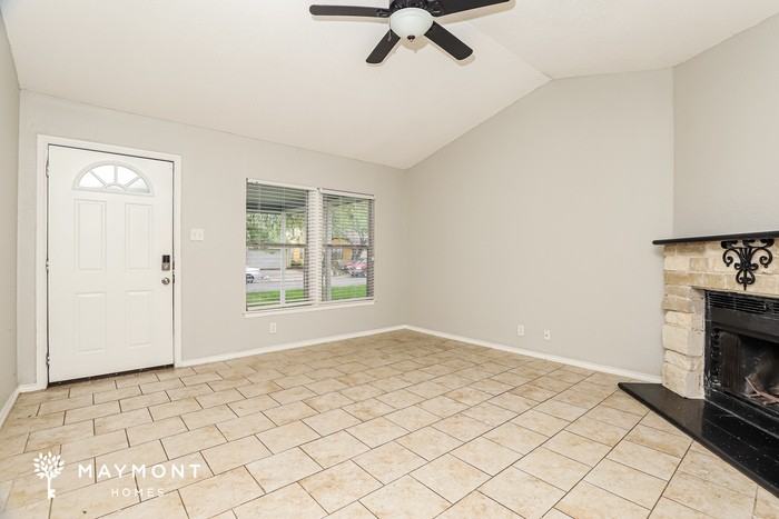 10023 Amber Field Dr - Photo 5 of 16